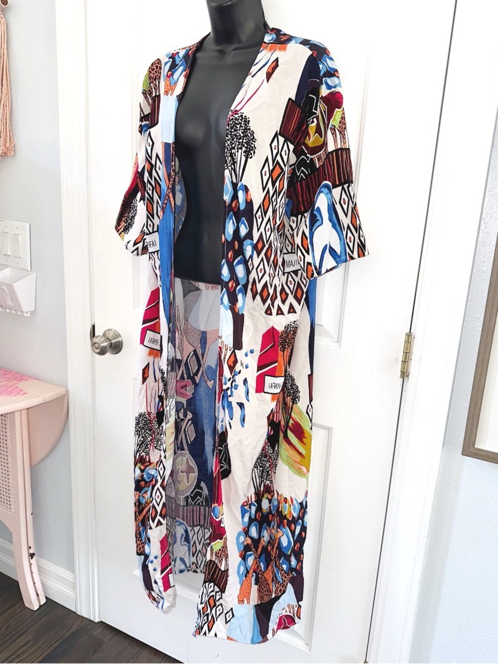 Duster kimono featuring a bold, multicolor tribal and geometric print - Picture 2 of 4